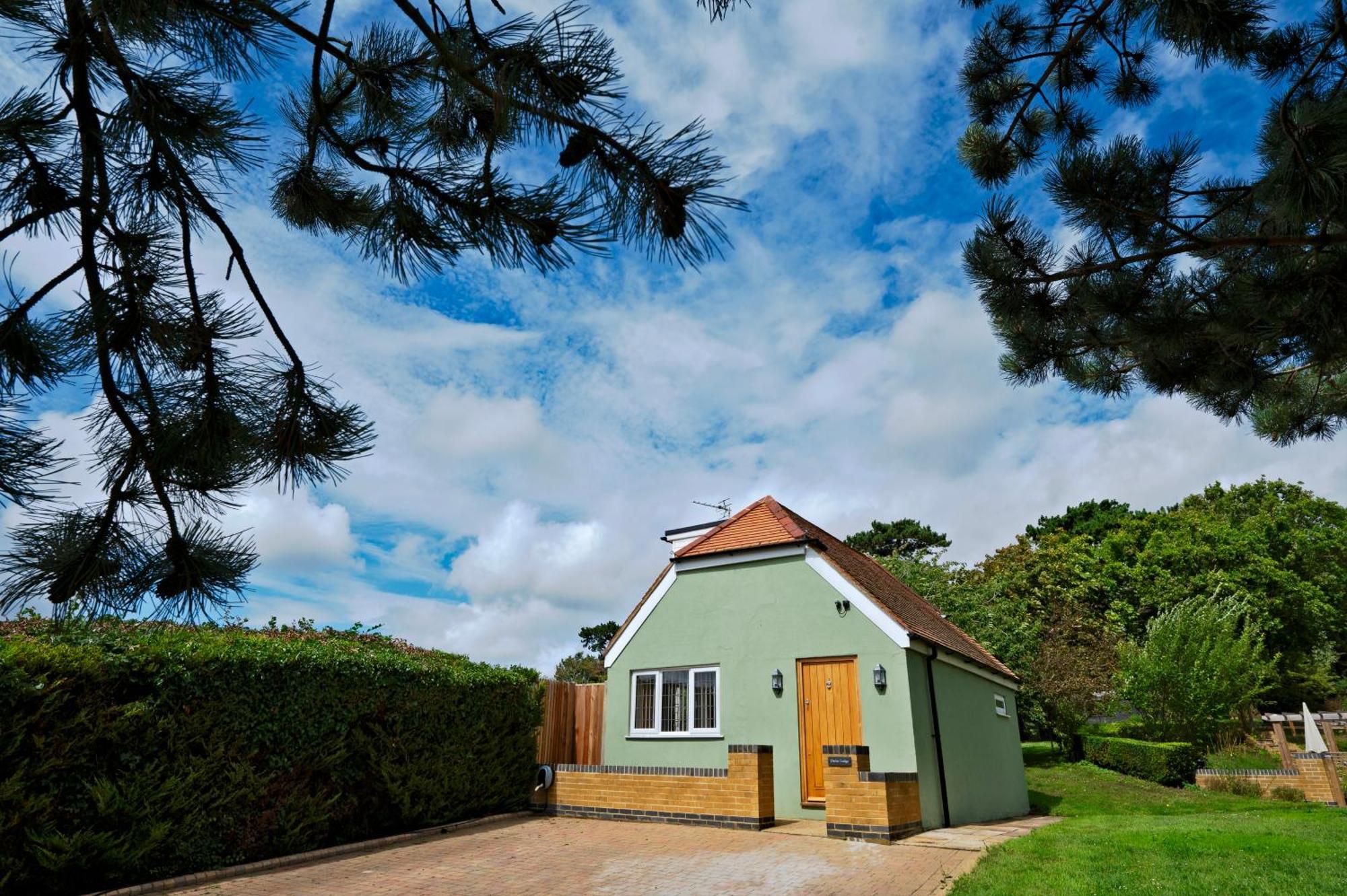 Owlet Lodge Chislet Bagian luar foto